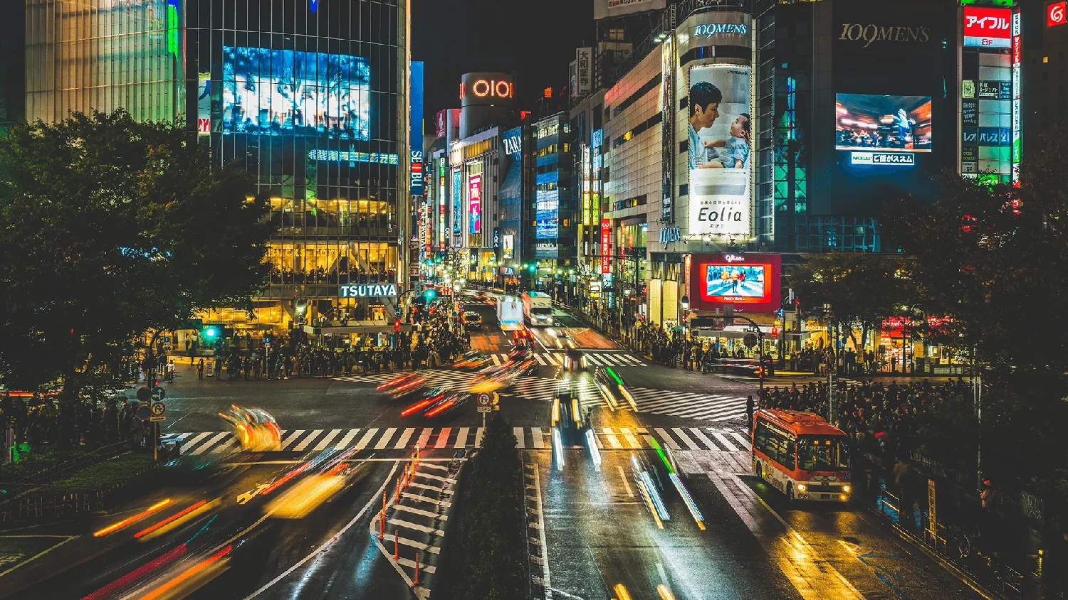 渋谷スクランブル交差点の夜景